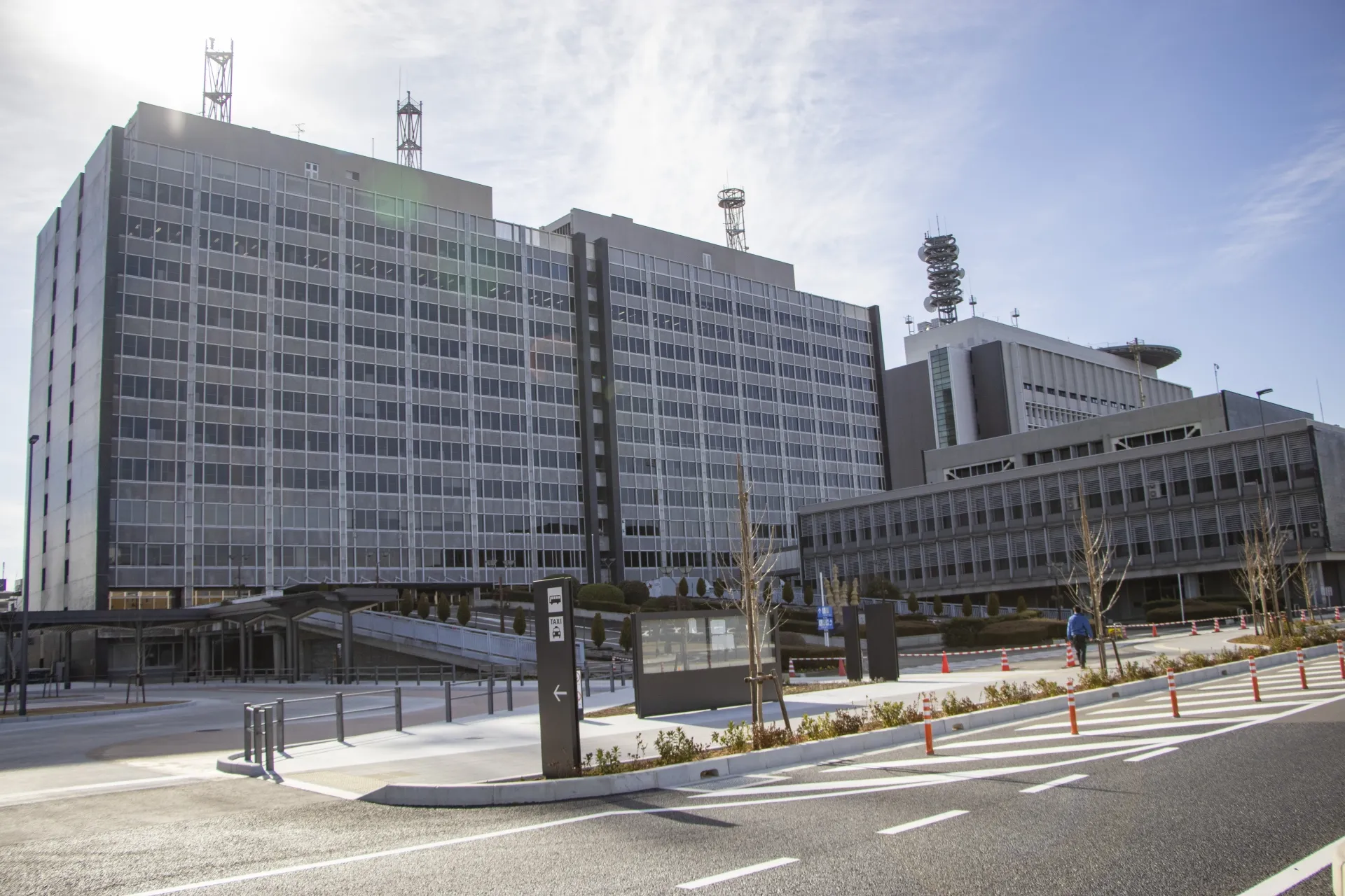 岐阜県議会 令和7年第4回定例会（10/1）一般質問で、当社代表・渥美智也の取り組みが紹介されました —— IAMAS卒と「24時間テレビ」放映実績に言及